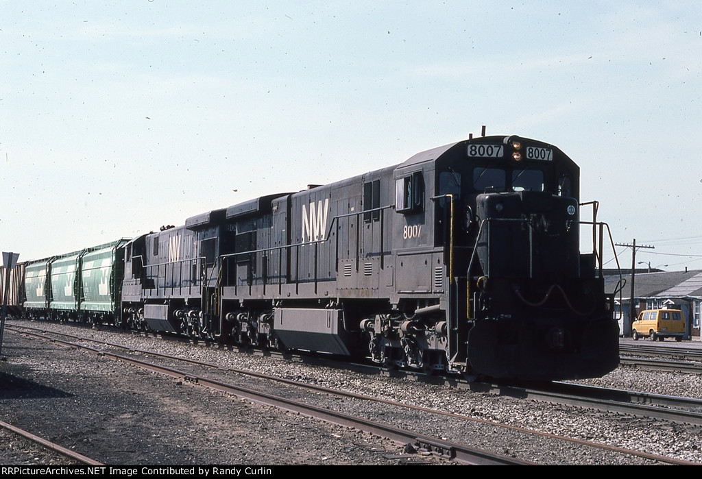 NW 8007 at Conneaut